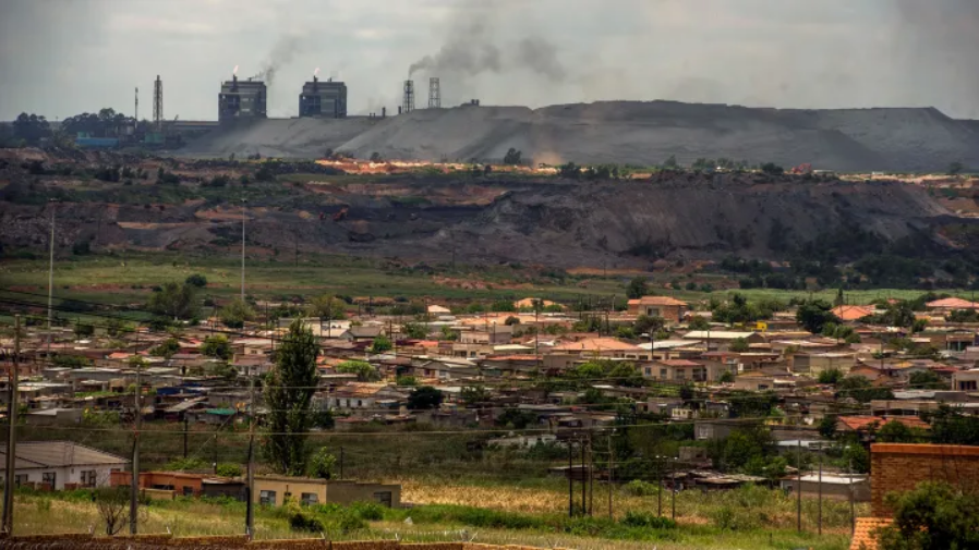 Vosman, Emalahleni, in Mpumalanga, is perforated with coal mines and coal-fired power plants. (Photo by Alet Pretorius)